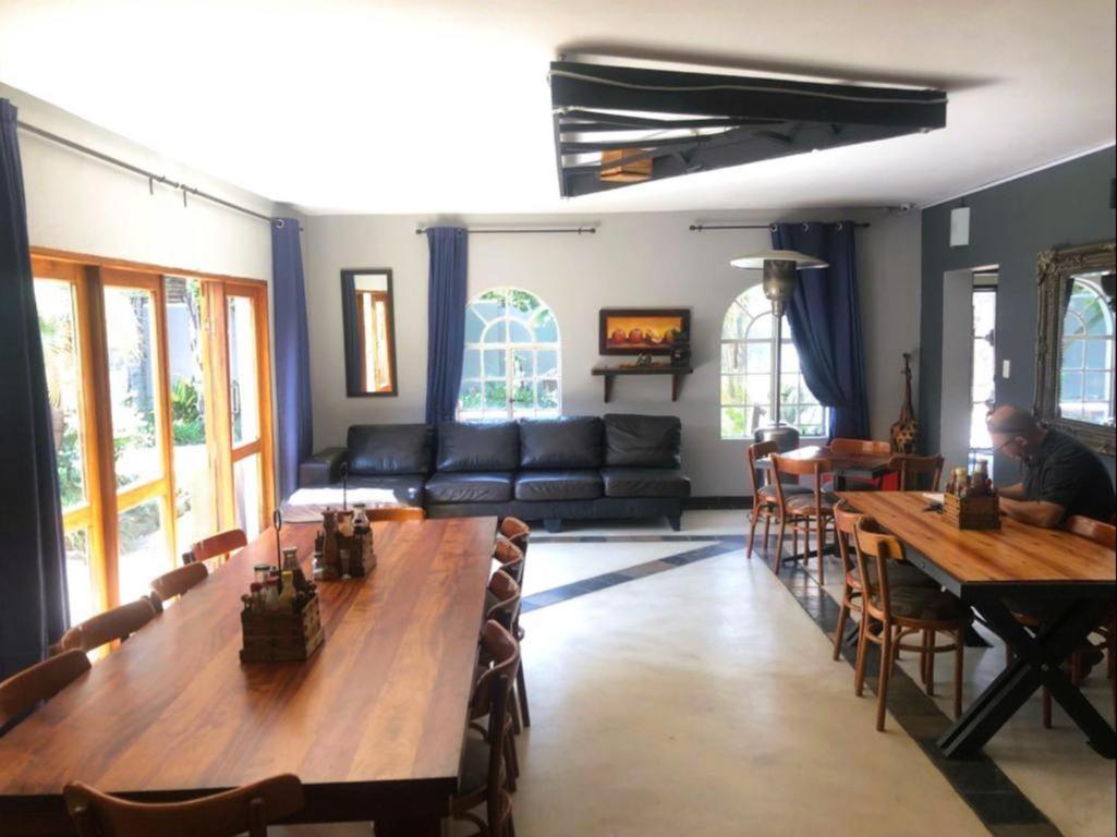 Africa Footprints Lodge Кемптън Парк Екстериор снимка