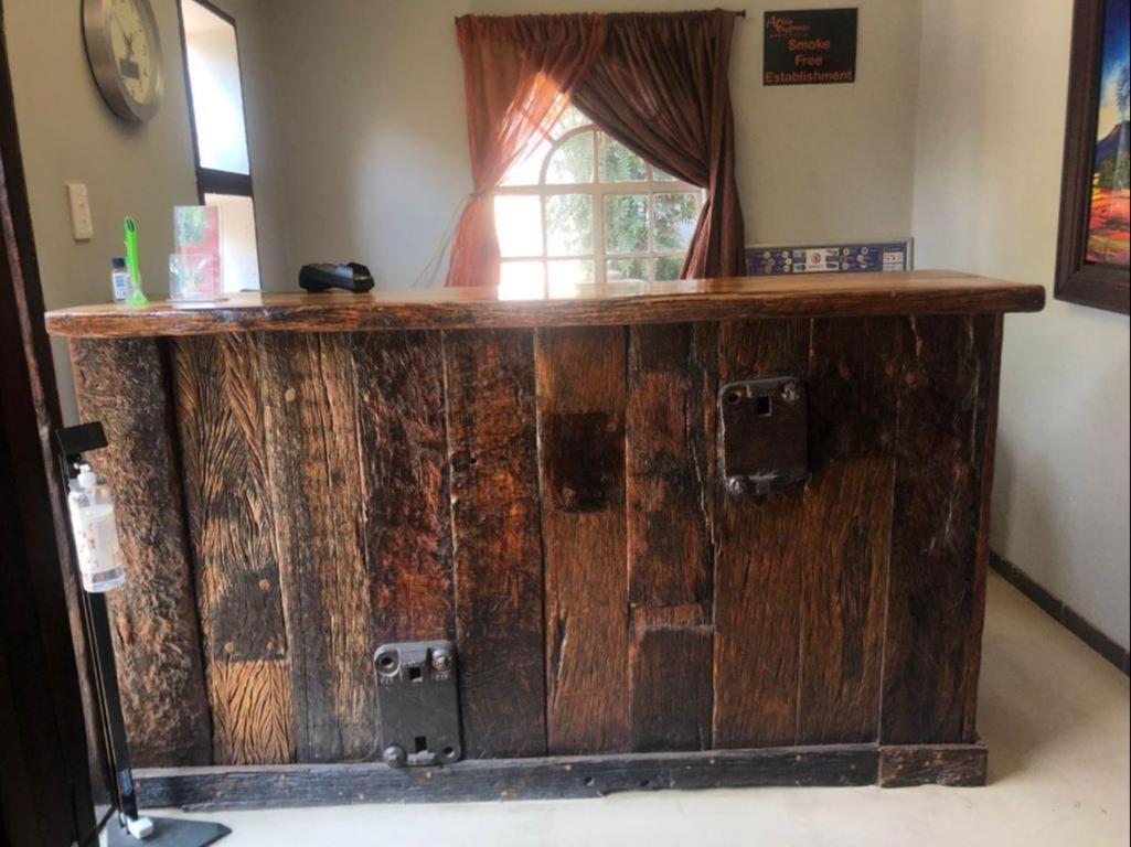 Africa Footprints Lodge Кемптън Парк Екстериор снимка