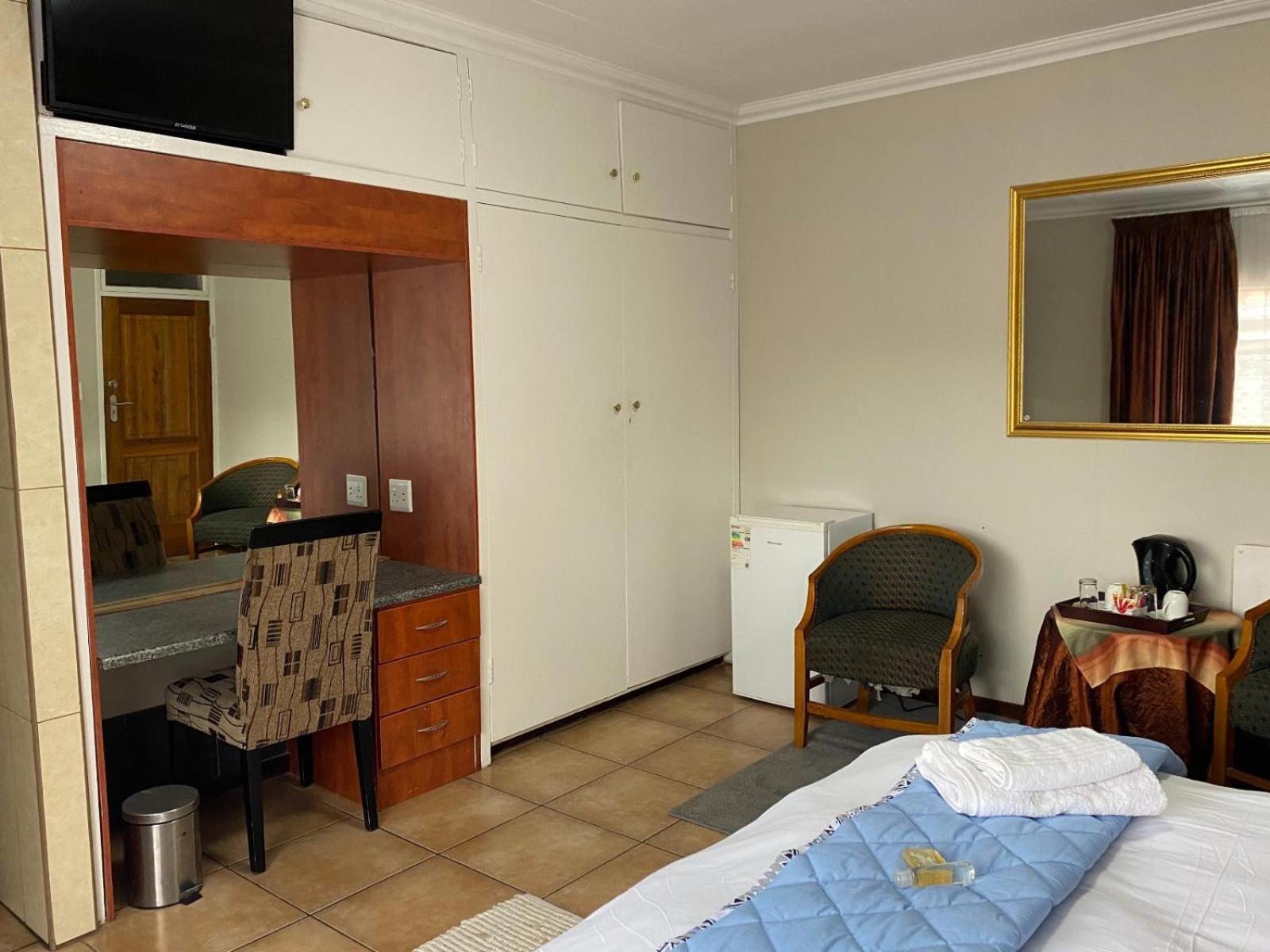 Africa Footprints Lodge Кемптън Парк Стая снимка