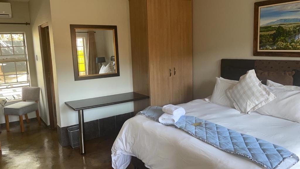 Africa Footprints Lodge Кемптън Парк Екстериор снимка
